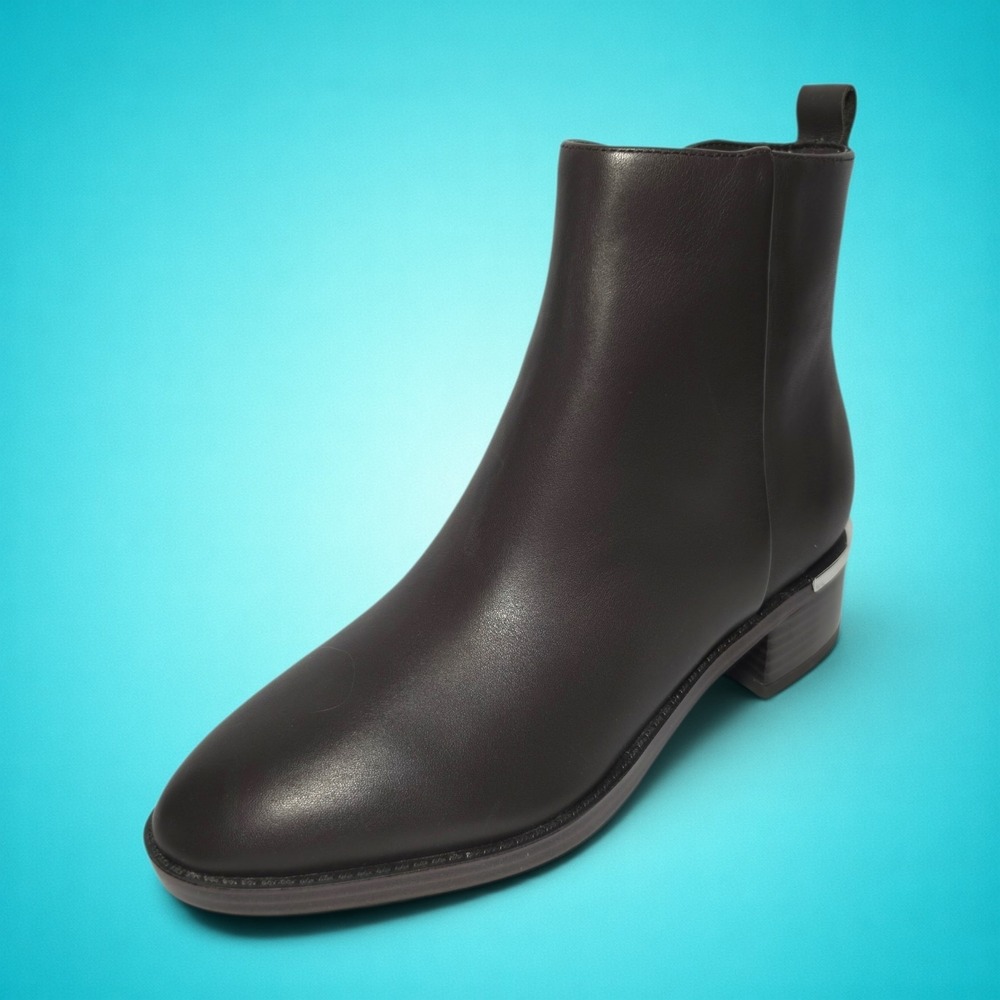 New Women's Calvin Klein Brown Leather Donovi Ankle Boots, size 5 M.